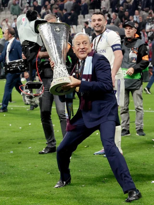 1793418533397014945.jpeg owner-nassef-sawiris-aston-villa-1082504942.jpeg